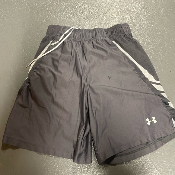 Men’s Underarmour Shorts Medium Heatgear Basketball Active Gym Sports - Picture 2 of 3